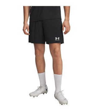 under-armour-challenger-core-short-schwarz-f001-1372691-teamsport_front.png