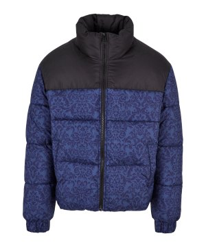 urban-classics-aop-retro-puffer-jacke-blau-f03987-tb5540-lifestyle_front.png